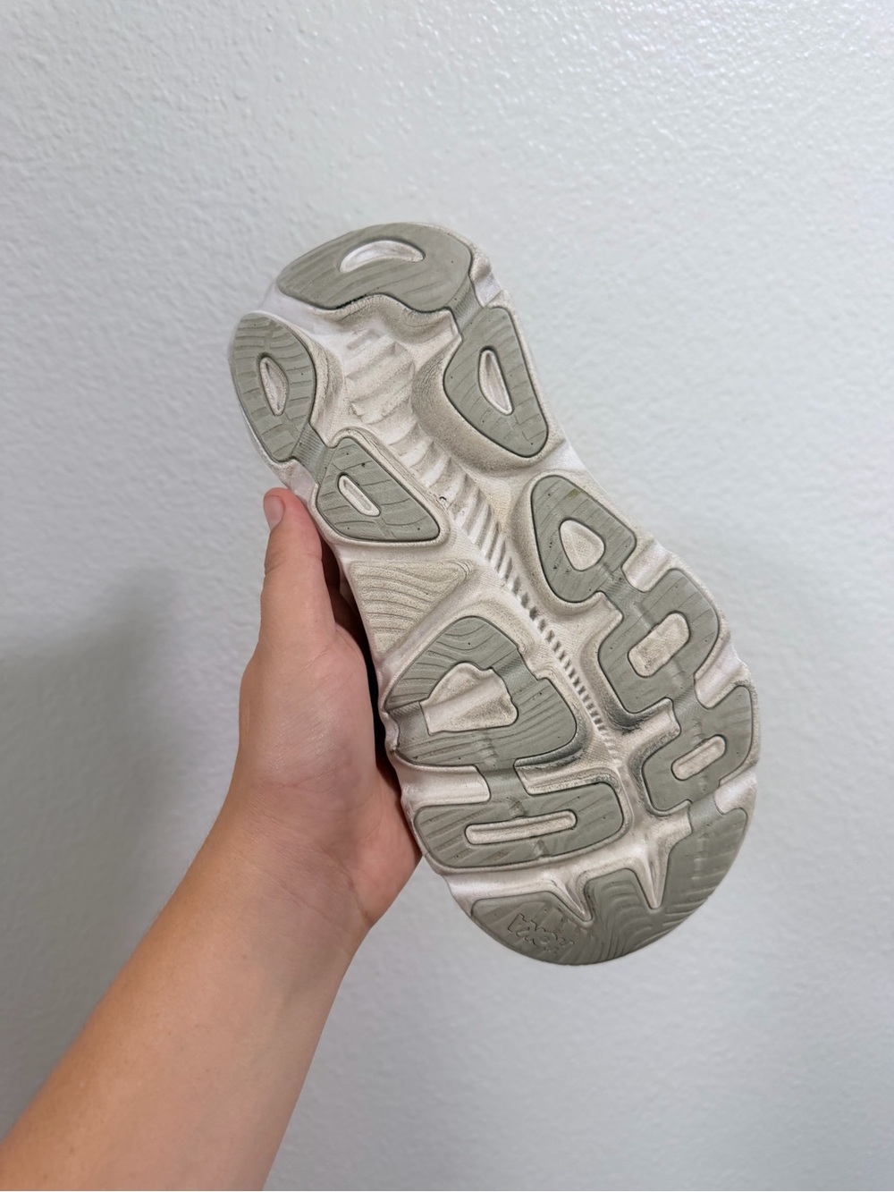 HOKA Women's Gray/Peach Bondi Running Shoe - Picture 4 of 9